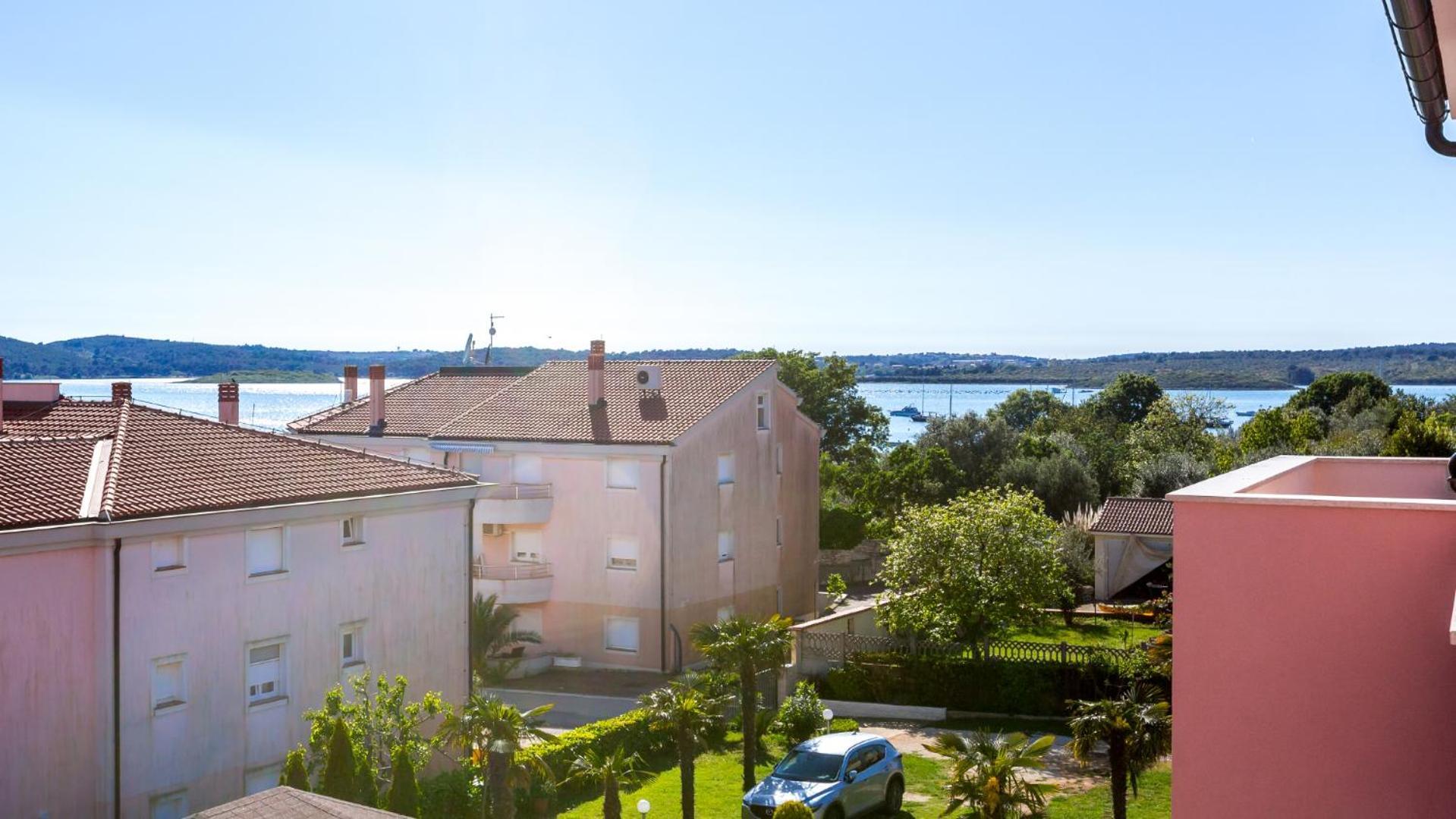 Irina Apartment Медулин Стая снимка